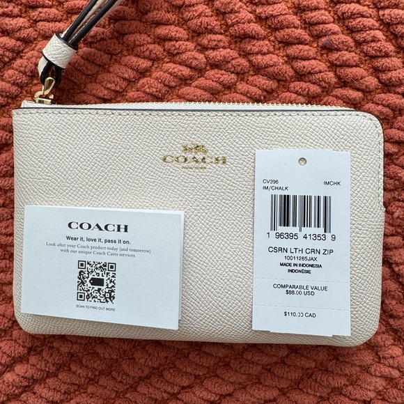 Coach Cream Leather Wristlet/Zip Pouch - New with Tag - Picture 8 of 11